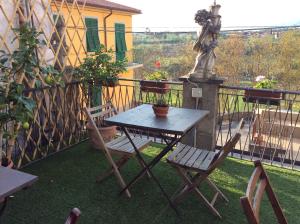 A balcony or terrace at LA FINESTRA SUL BORGO Dimora Storica