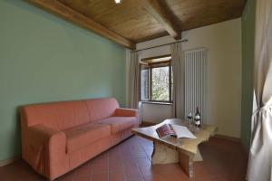 A seating area at Casa Pescaglia