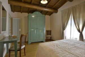 A bed or beds in a room at Casa Pescaglia