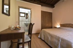 A bed or beds in a room at Casa Pescaglia