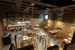Un restaurante o sitio para comer en Pension Restaurante Casa Camiño