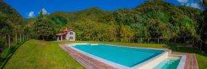 The swimming pool at or close to Casa Pescaglia