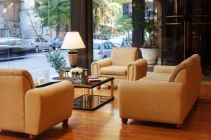 
a living room with two couches and a coffee table at Primacy Apart Hotel in Mar del Plata
