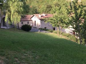 Aed väljaspool majutusasutust Borgo Corniola B&B Naturista