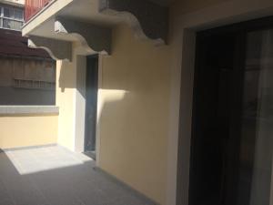 a side view of a building with a doorway at Residence Kalliste in Ajaccio