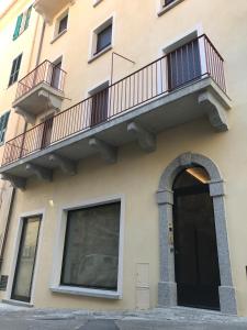 a balcony on the side of a building at Residence Kalliste in Ajaccio