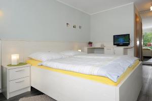Postel nebo postele na pokoji v ubytování Hotel garni Haus am Meer