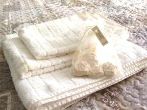 a pile of white towels on a bed at Le Petit Magellan in Cannes +35 photos