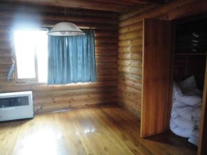 Postel nebo postele na pokoji v ubytování Log Cottage Villa Happo