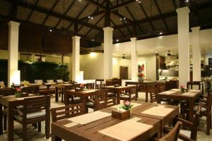 Ein Restaurant oder anderes Speiselokal in der Unterkunft The Quarter Pai 