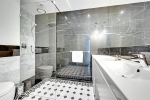 Kúpeľňa v ubytovaní Grand Apartments Wave- Na Fali