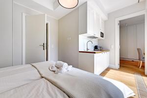 Posteľ alebo postele v izbe v ubytovaní Grand Apartments Wave- Na Fali