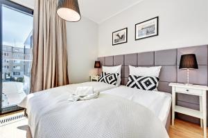 Posteľ alebo postele v izbe v ubytovaní Grand Apartments Wave- Na Fali