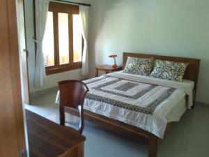 Postel nebo postele na pokoji v ubytování Indraprastha Ubud Home Stay