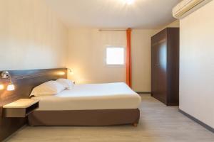 a bedroom with a large bed and a window at City Résidence Bordeaux Centre in Bordeaux