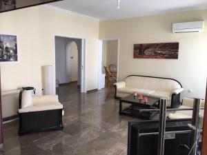 Ruang duduk di Apartment in Markopoulo center