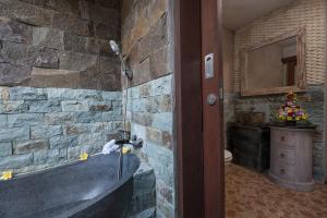 Koupelna v ubytování Virmas Private Villa + 13 fotografií