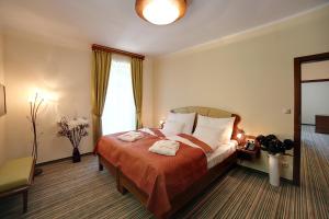 Posteľ alebo postele v izbe v ubytovaní Parkhotel Forest