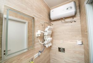 Koupelna v ubytování light hotel & hub