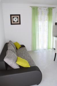 Un pat sau paturi într-o cameră la Apartments Maris
