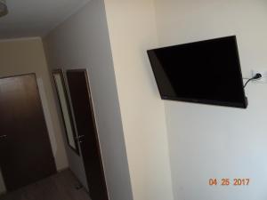 En tv och/eller ett underhållningssystem på Hotel h4 easy