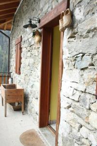 Televízia a/alebo spoločenská miestnosť v ubytovaní B&B La Borma di Pombo