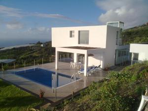 Bazén v ubytování Villa Cristal nebo v jeho okolí