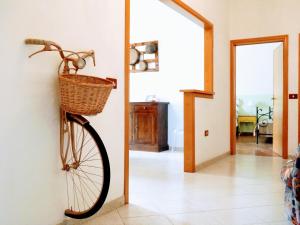 a bike hanging on a wall in a living room at Appartamento Borgo in Suvereto