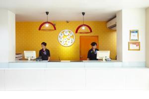 彩虹精品酒店員工