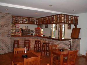 Ο χώρος του lounge ή του μπαρ στο Hotel Benzua