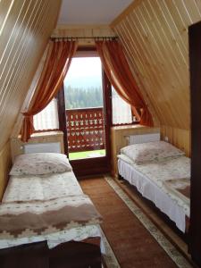 En eller flere senge i et værelse på Willa Turnia