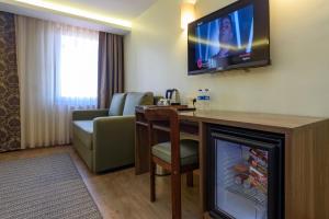 TV a/nebo společenská místnost v ubytování Numi Hotel