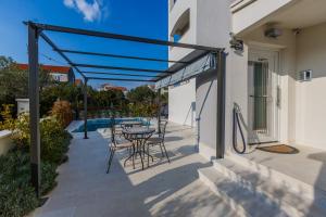 Bazén v ubytování Villa Apartments Katja nebo v jeho okolí