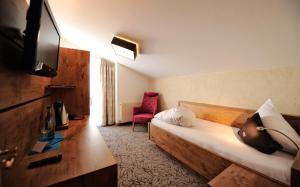 Μια τηλεόραση ή/και κέντρο ψυχαγωγίας στο Hotel Röck Garni