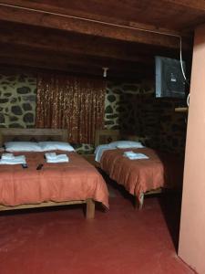 Postel nebo postele na pokoji v ubytování Rumi Sonqo Hostel