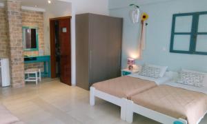 A bed or beds in a room at Idi