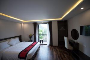 Postel nebo postele na pokoji v ubytování Sapa Wings Hotel