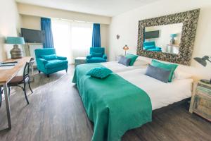 Een bed of bedden in een kamer bij Hotel De Walvisvaarder