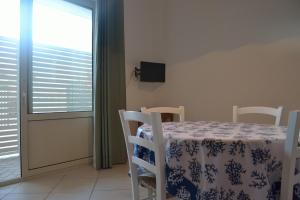 a dining room with a table and chairs and a window at A casa di Elena in Leuca