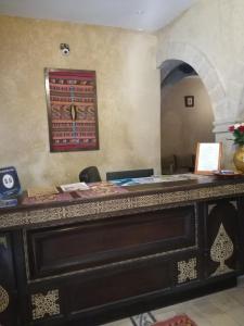 Ο χώρος του λόμπι ή της ρεσεψιόν στο Hotel Riad Ben Atar