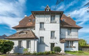 Gallery image of Le Manoir du Vert Galant in Deauville