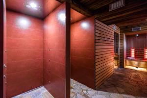 Ένα μπάνιο στο Hotel Collini