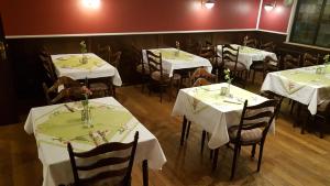 a row of tables in a restaurant with white linens at Hotel Kölner Hof in Mülheim an der Ruhr