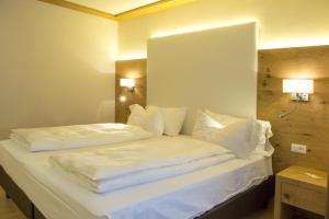 Ένα ή περισσότερα κρεβάτια σε δωμάτιο στο Hotel Collini