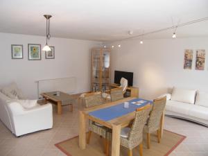 Posezení v ubytování Ferienwohnung Stettfeld