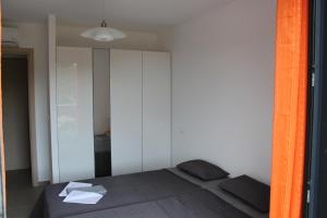 a bedroom with a bed and a mirror at Villa Santa in Porto-Vecchio