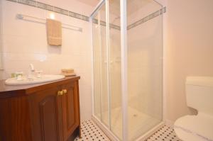 a bathroom with a shower and a sink at Central Springs Inn in Daylesford +53 photos
