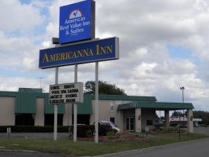 um sinal em frente a uma pousada margarita em Americas Best Value Inn and Suites St. Cloud em Saint Cloud