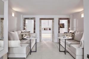 Khu vực ghế ngồi tại Cosmopolitan Suites - Small Luxury Hotels of the World