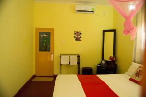 Letto o letti in una camera di Sigiri Sithru Home Stay
